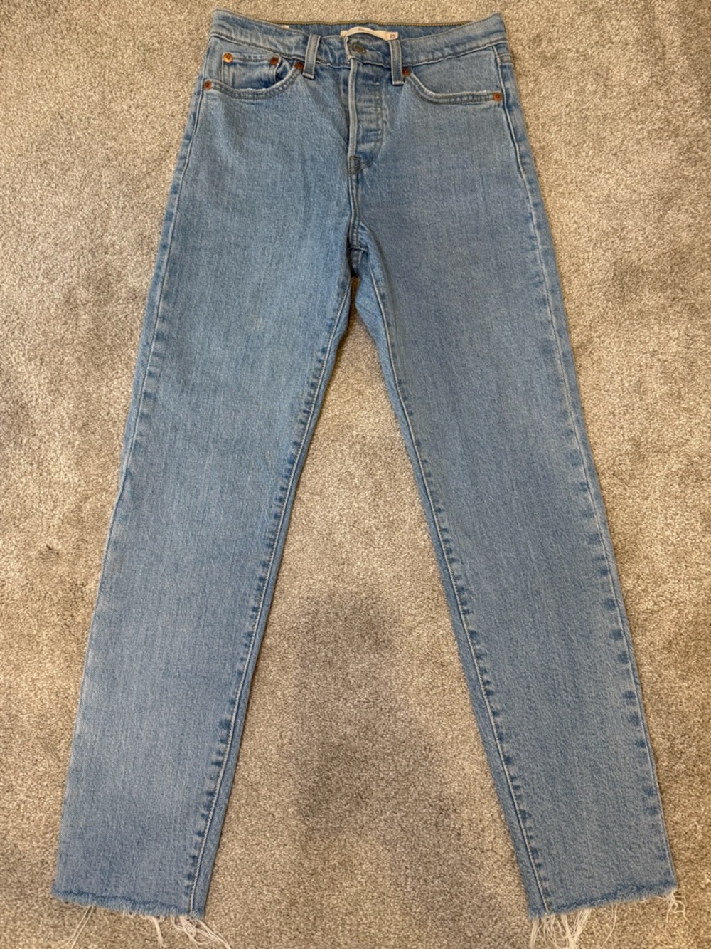 Levi’s Wedgie Fit Jeans Women’s Sz 25 Light Wash High Rise Raw Hem Straight Leg